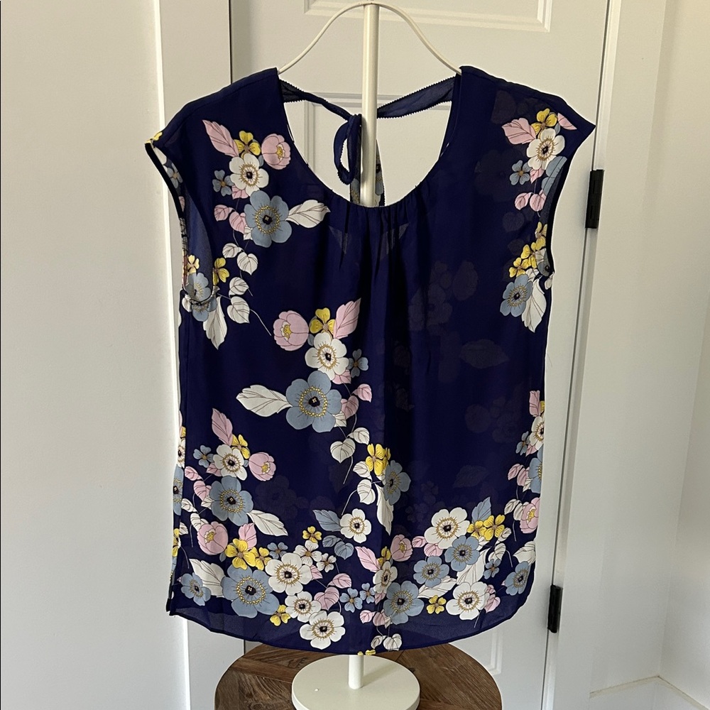 NWT Rose & Olive Navy Floral Blouse